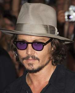 Image of Johnny Depp with hat and sunglasses, similar to the image in the vision I had about his death by suicide.